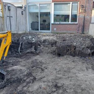 Vóór herbestrating tuin