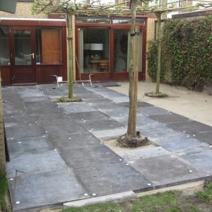 Straatwerk achtertuin in Oosterhout