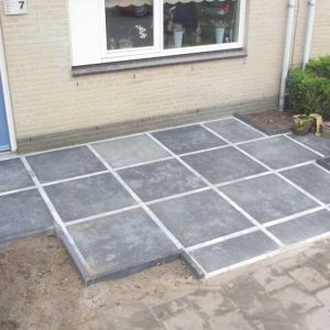 Straatwerk voortuin in Teteringen