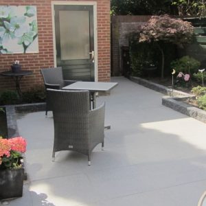 Tuin bestrating in Prinsenbeek